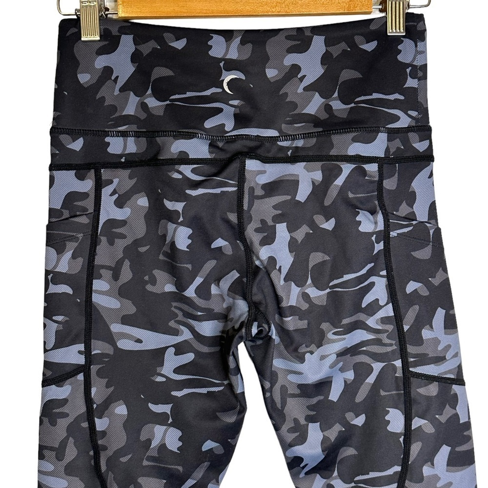 Zyia Active Light N Tight Pocket Capri Leggings Cropped Camo Print Blue Size 6-8 - Picture 5 of 8
